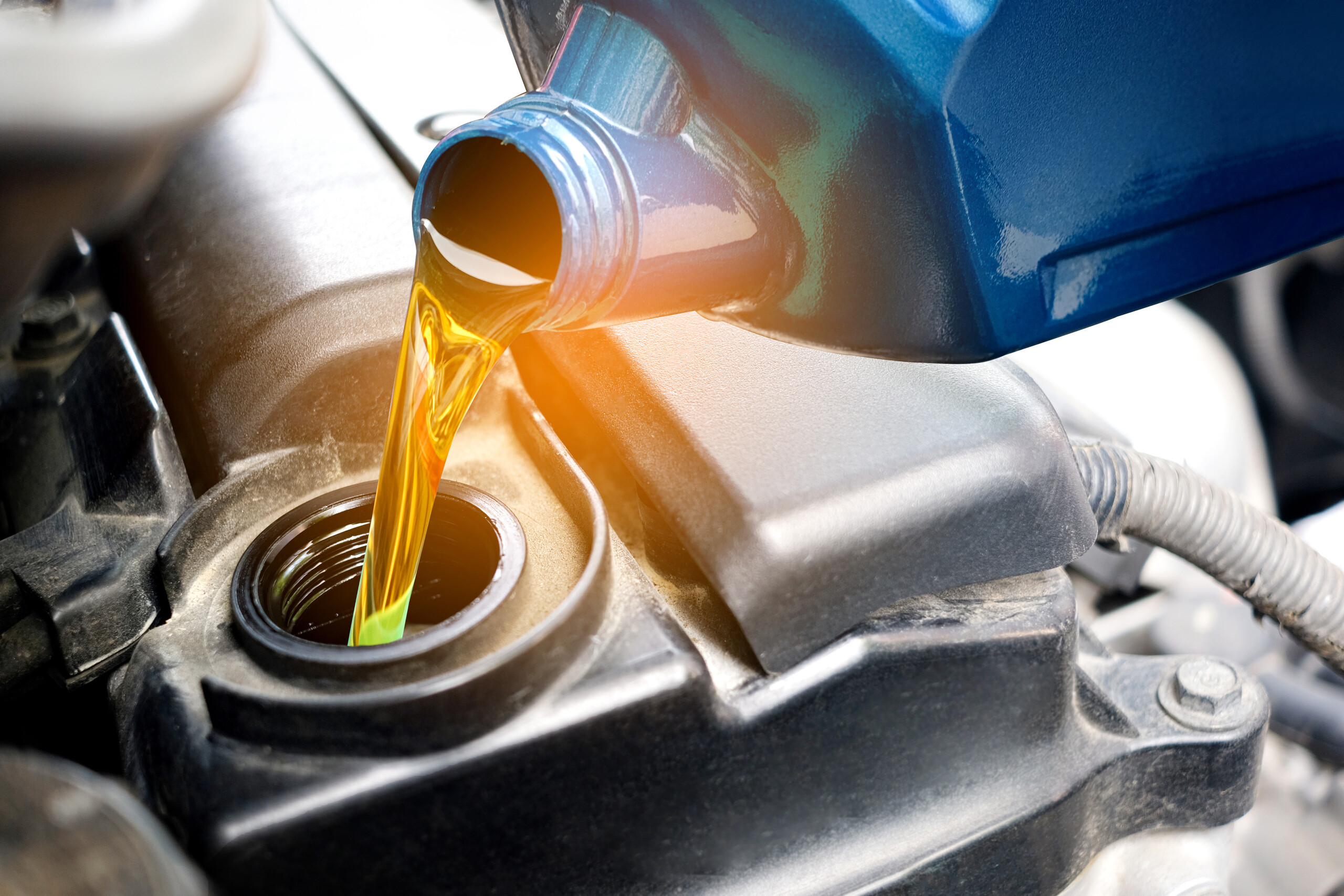 lubricant_pouring_in_car_transmission